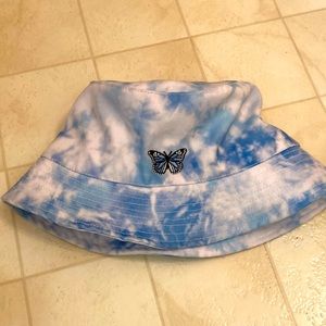 Blue and white butterfly bucket hat